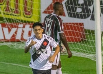 Germán Cano comemorando gol contra o Fluminense