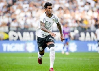 Gil, zagueiro do Corinthians