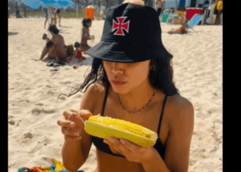 Giovana Cordeiro em dia de praia no Rio