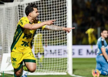 Em uma partida emocionante, Vasco é derrotado pelo Mirassol, que conquista vaga no G6 do Brasileirão.