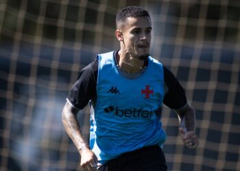 Vasco realiza ensaio tático e continua a preparação para enfrentar o Santos.