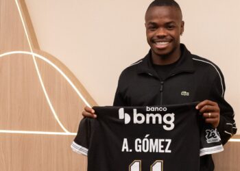 Atacante colombiano chega ao Rio para formalizar contrato com o Vasco