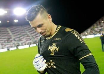 Ivan comemora estreia pelo Vasco