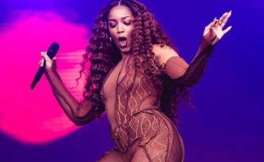 Iza, cantora e torcedora do Vasco da Gama (