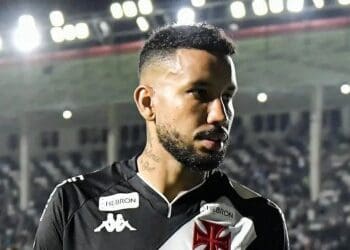 Jair escolhe o atleta mais feio do time; assista ao vídeo