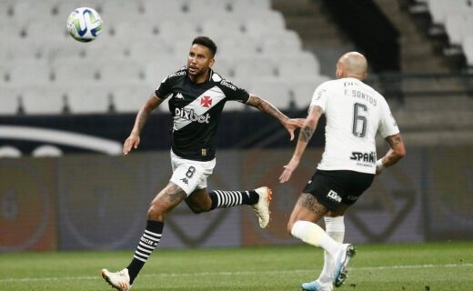 Jair em ação pelo Vasco contra o Corinthians