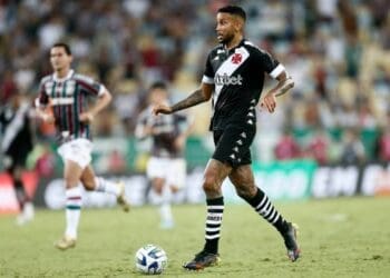 Jair em jogo contra o Fluminense