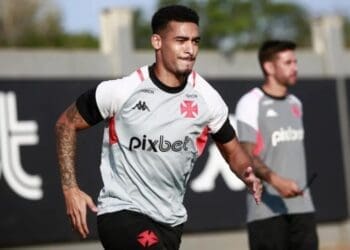Jefferson em treino do Vasco no CT Moacyr Barbosa