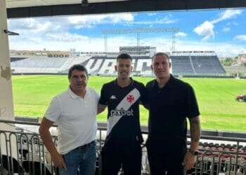 João Victor e empresários em São Januário