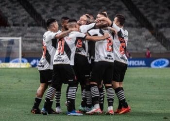 Jogadores do Vasco no Mineirão (Foto: Leandro