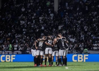 Jogadores do Vasco em jogo contra o América-MG