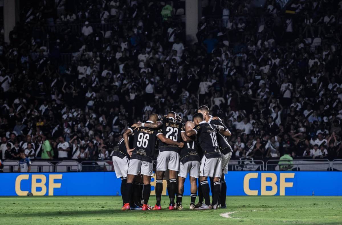 Jogadores do Vasco em jogo contra o América-MG