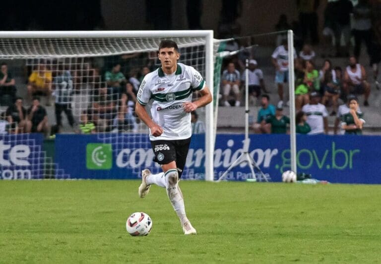 Kuscevic, zagueiro do Coritiba