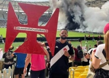 Leandro em jogo do Vasco no Maracanã