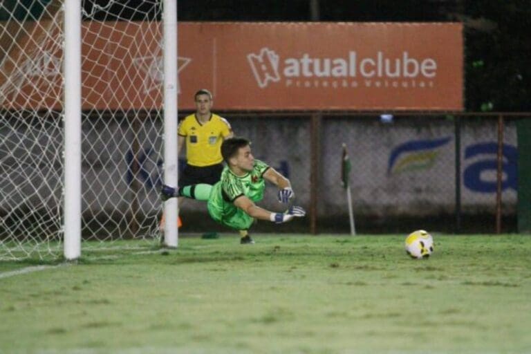 Lecce pegou três pênaltis contra o Fluminense