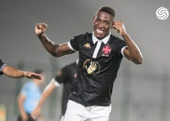 Léo comemorando gol contra o San Lorenzo