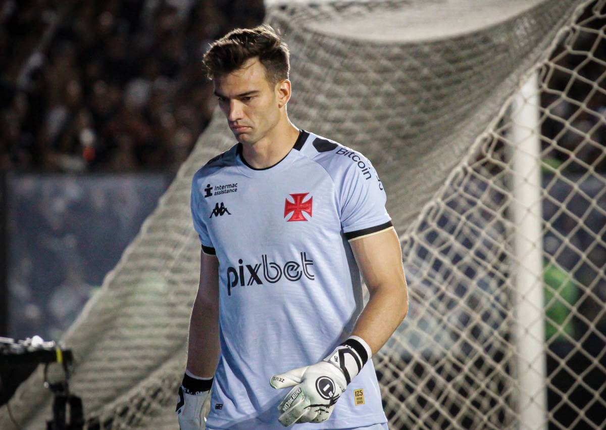 Léo Jardim em jogo contra o América-MG