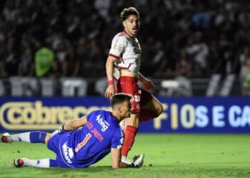 Léo Jardim em jogo do Vasco contra o Internacional