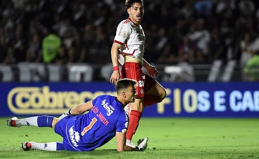 Léo Jardim em jogo do Vasco contra o Internacional
