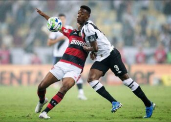 Léo durante o jogo contra o Flamengo