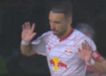 Léo Ortiz ensaia 'desculpas' após gol contra o Vasco