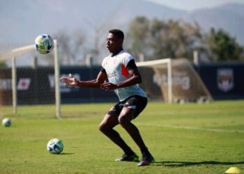 Léo em treino do Vasco