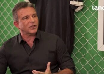 Leven Siano em entrevista ao Lance!