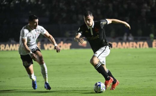 Lucas Piton em atuação pelo Vasco contra o Corinthians
