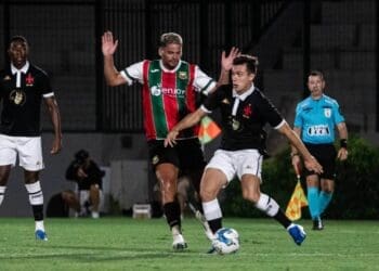 Lucas Piton em jogo contra o Deportivo Maldonado