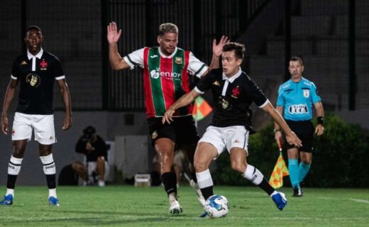 Lucas Piton em jogo contra o Deportivo Maldonado