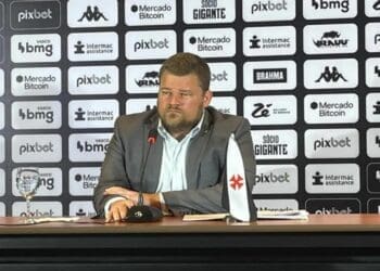 Lúcio Barbosa em coletiva após a permanência do Vasco