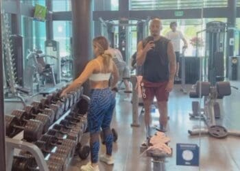 Maicon treina em academia durante as férias