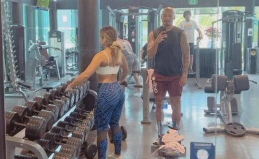 Maicon treina em academia durante as férias