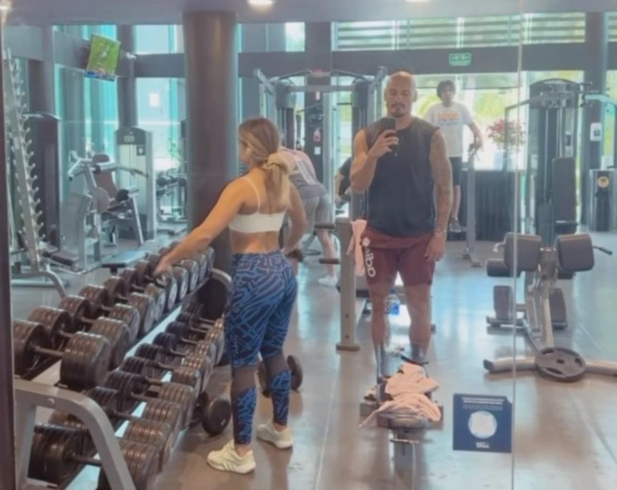 Maicon treina em academia durante as férias