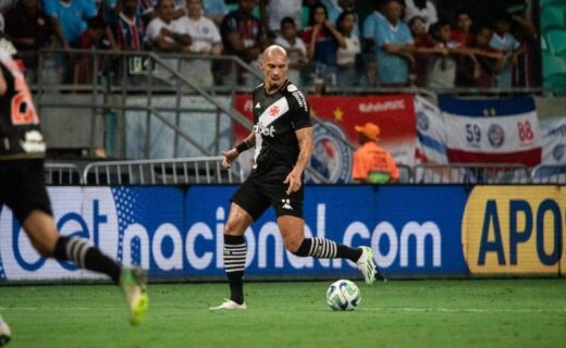 Maicon em ação pelo Vasco contra o Bahia