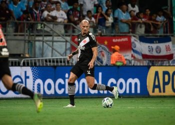 Maicon em ação pelo Vasco contra o Bahia