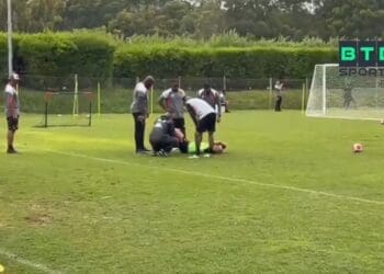 Maicon sente durante treino do Vasco