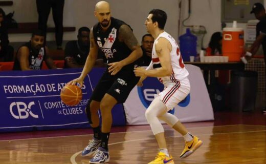 Marquinhos em duelo contra o São Paulo