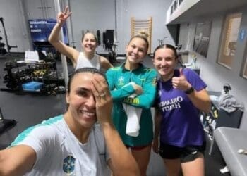 Marta 'imita' comemoração de Pablo Vegetti