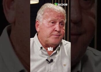 Pai de Zico abriu mão de ser goleiro do Flamengo por causa de uma ameaça de demissão feita pelo patrão vascaíno; assista ao vídeo.