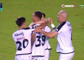 Vasco vence o Vitória: Ouça os gols narrados!