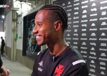 Confira as entrevistas de Rayan e Tchê Tchê na zona mista após Vasco 1 (7) x (6) 1 Operário.