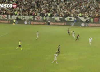 Confira as narrações do gol de Rayan e do pênalti defendido por Léo Jardim contra o Operário.