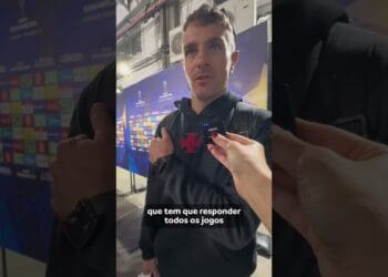 Vegetti compartilha sua conexão com a torcida do Vasco; assista ao vídeo.