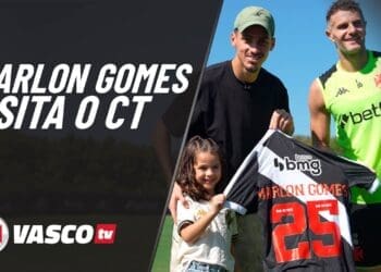 Marlon Gomes faz visita ao CT Moacyr Barbosa e recebe camisa do Vasco como presente; confira o vídeo na VascoTV