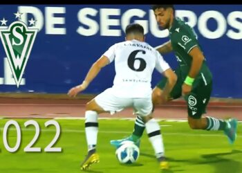 Conheça os melhores momentos do defensor chileno Daniel González, da Universidad Católica, cogitado no Vasco.