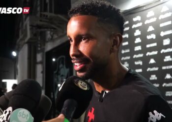 Jair comenta empate do Vasco em 1 a 1 com o Botafogo na zona mista