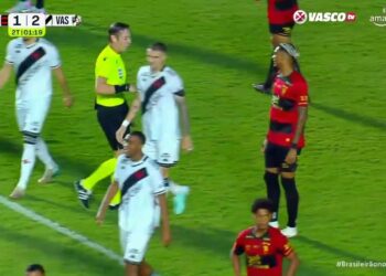 Vasco vence o Sport e você ouve as narrações dos gols!