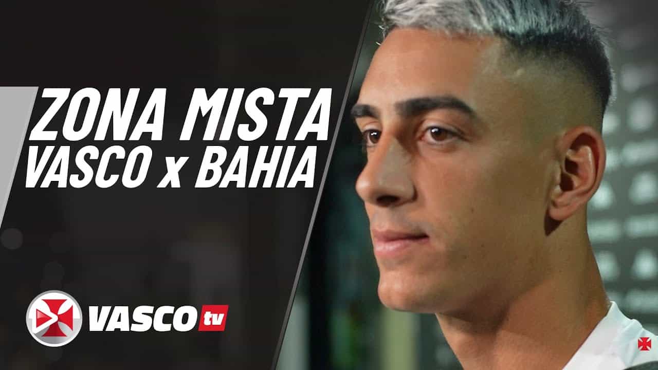 Jogador do Vasco com cabelo loiro curto.