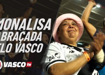 Vasco torcedores comemorando vitória no estádio.